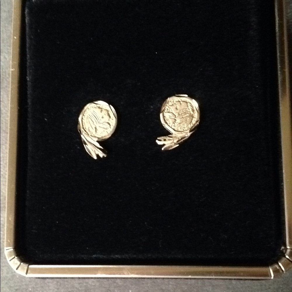 Vintage Washington 🏈 team 14k Gold Logo Earrings